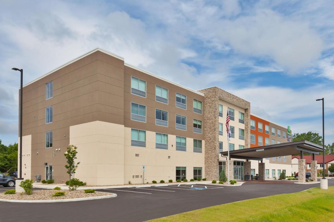Holiday Inn Express & Suites - Milan - Sandusky Area By Ihg Esterno foto